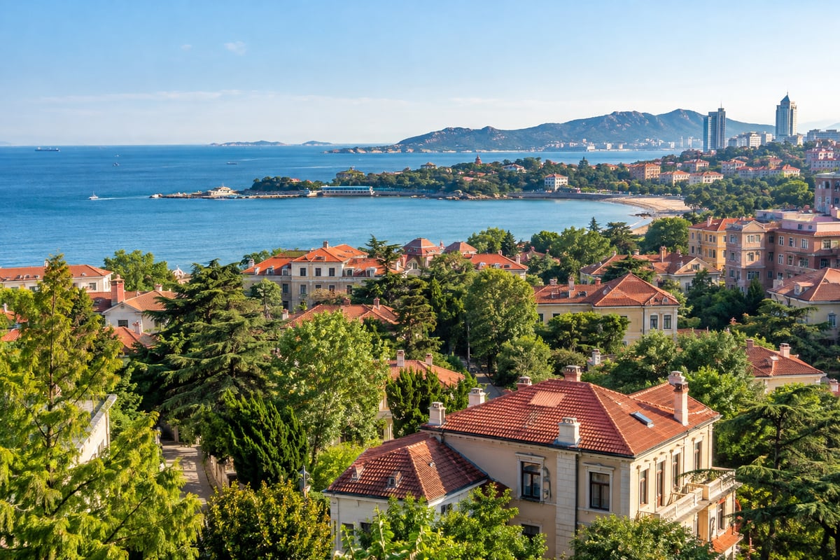 目的地青岛：红瓦街区与蓝色海岸（主题配图）